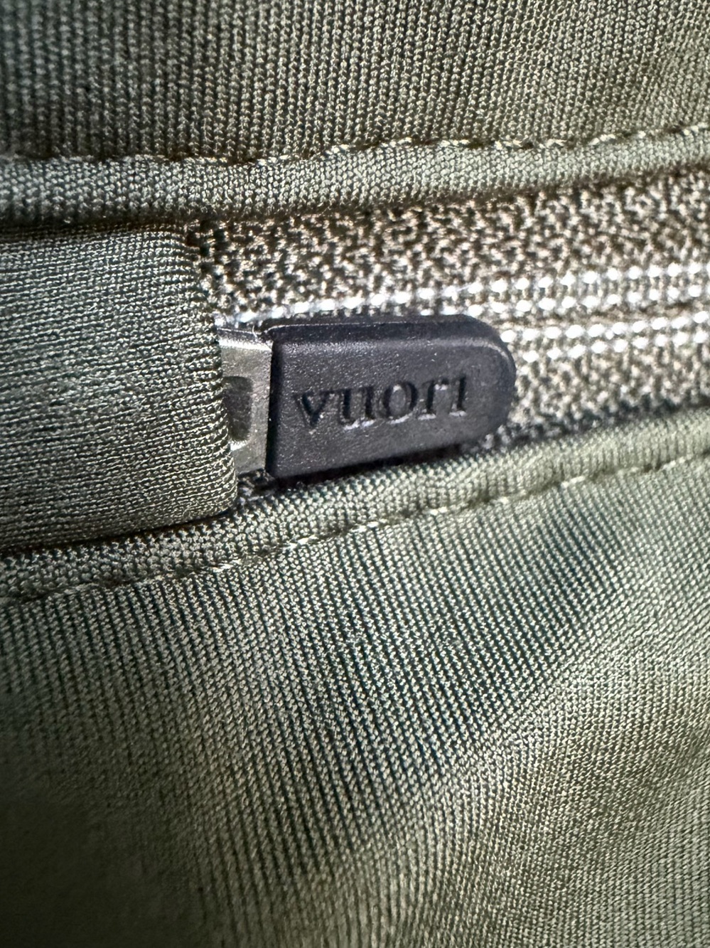 Vuori Shorts Womens M Olive Green Running Trail Gym Shorts Lined Zip Pocket - Picture 8 of 8